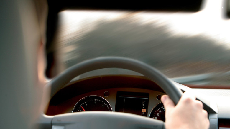 Un tânăr de 17 ani din Timișoara fură un microbuz și provoacă un accident din cauza alcoolului 1 video un adolescent de 17 ani din timisoara a furat un microbuz si a facut accident minorul se afla sub influenta alcoolului 688b66a587143