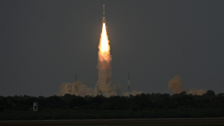 Un satelit inovator, dezvoltat de India și SUA, va monitoriza din cosmos cutremurele, alunecările de teren și topirea ghețarilor 1 video un satelit revolutionar lansat de india si sua va detecta din spatiu cutremure alunecari de teren si topirea ghetarilor 688a3a727e97b