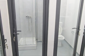 video usi transparente din sticla la toaletele unei piete din pascani lucrarile au fost receptionate fara obiectii 6882454fe84f2