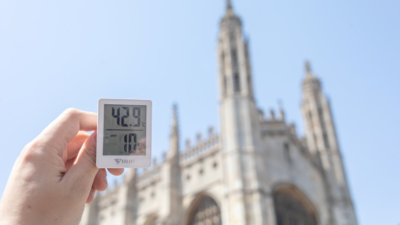 Furia caniculei lovește Europa: temperaturi de 40 de grade la umbră, pene de curent în Cehia și incendii devastatoare în Grecia, Turcia și Spania. 1 video val sufocant de canicula peste europa 40 de grade la umbra pene de curent in cehia incendii de vegetatie in grecia turcia si spania 686965d1c6397