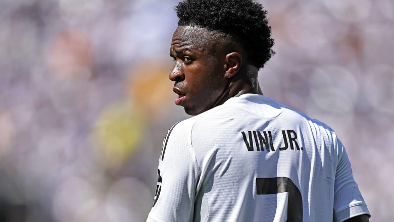 Vinicius Jr, pe cale să devină cel mai valoros fotbalist din toate timpurile, Arabia Saudită pregătește o ofertă de neimaginat pentru starul brazilian. 1 video vinicius jr ar putea ajunge cel mai scump fotbalist din istorie ce oferta record vrea sa faca arabia saudita pentru brazilian 687e2428b148a