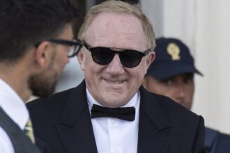 why salma hayeks 40 billion husband francois henri pinault attended jeff bezos wedding without her 6863629840ae8
