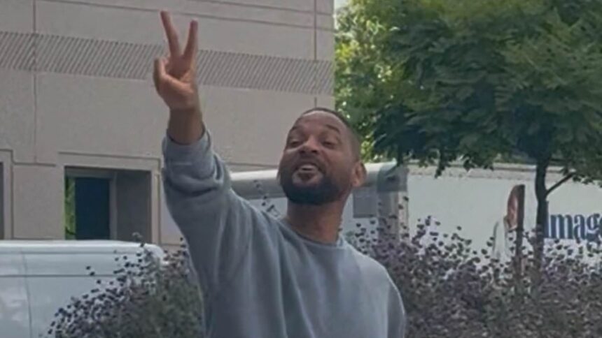 Will Smith își amintește de apropierea vârstei de 60 de ani, schimbându-și bolidul sport pe un SUV de lux, extrem de sigur, în valoare de 275.000 de dolari. 1 will smith reminds fans he is approaching his 60s as he trades in his sports car for a very safe 275k suv 686d41ce237cf