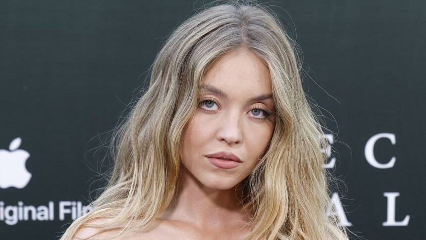 Sydney Sweeney va fi următoarea Bond Girl? 1 will sydney sweeney become the next 007 bond girl 6877311a6922a