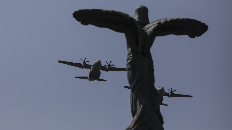 Spectacol aerian deasupra Bucureștiului: Duminică, sărbătorim Ziua Aviației Române cu o demonstrație captivantă. 1 zboruri de antrenament deasupra bucurestiului duminica are loc o demonstratie aviatica prilejuita de ziua aviatiei romane 687a07c543bc4