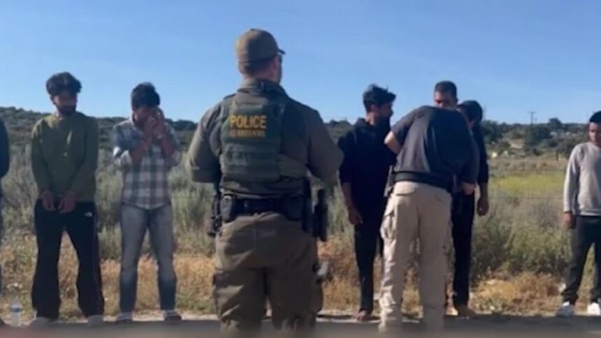 14 români reținuți în Statele Unite se confruntă cu riscul deportării din cauza intrării ilegale în țară 1 14 romani arestati in sua risca deportarea au intrat ilegal in tara 68b41447641c0