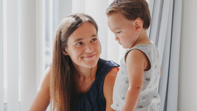 6 Expresii Folosite de Mamele Care Stau Acasă pentru a Se Îndemna că Totul e în Regulă, Chiar și Când Nu Este 1 6 phrases stay at home moms use to convince themselves theyre fine when theyre not 68a3e4eb0a3cb