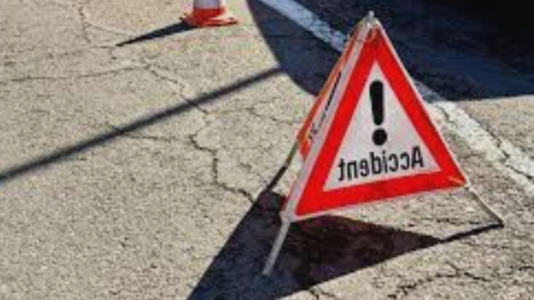 Coliziune devastatoare între Urziceni și Slobozia: Șase răniți în urma accidentului dintre o mașină și un microbuz 1 accident grav intre urziceni si slobozia sase persoane au fost ranite in urma impactului dintre autoturism si microbuz 68b1b2985bddf