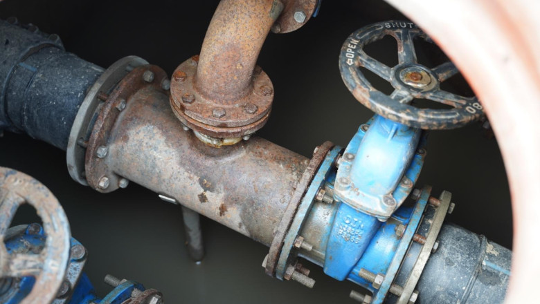 Distribuția apei menajere în Broșteni: Detalii de la președintele Consiliului Județean Suceava 1 apa menajera a inceput sa fie distribuita oamenilor din brosteni precizarile presedintelui consiliului judetean suceava 688c71d0f1053