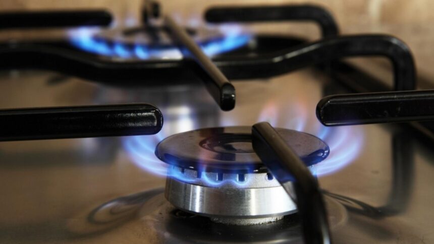 Aragaz electric sau pe gaz? Strategii ingenioase pentru a evita creșterea costurilor energetice 1 aragaz electric sau cu gaz cum te protejezi de explozia facturilor de energie calcul comparativ 68af05c185b91