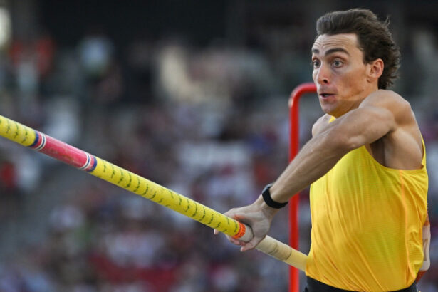 armand duplantis a doborat recordul mondial la saritura cu prajina pentru a 13 a oara cat a sarit mondo la budapesta 689cd96497261