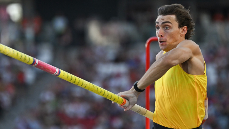 Armand Duplantis a stabilit un nou record mondial la săritura cu prăjina, atingând a 13-a performanță de excepție. Ce înălțime a reușit „Mondo” la Budapesta? 1 armand duplantis a doborat recordul mondial la saritura cu prajina pentru a 13 a oara cat a sarit mondo la budapesta 689cd96497261