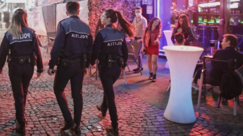 Shooting în inima Bucureștiului! Un individ a tras în fața unui club și a fugit! Autoritățile sunt în alertă totală 1 atac armat in centrul bucurestiului un barbat a deschis focul in fata unui club apoi a fugit politia in stare de alerta