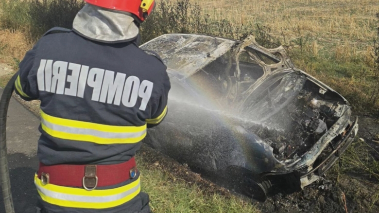 Mașină în flăcări în județul Giurgiu, poliția intervine în cazul incidentului 1 autoturism mistuit de flacari in judetul giurgiu cazul in atentia politiei 68ac9cd626870