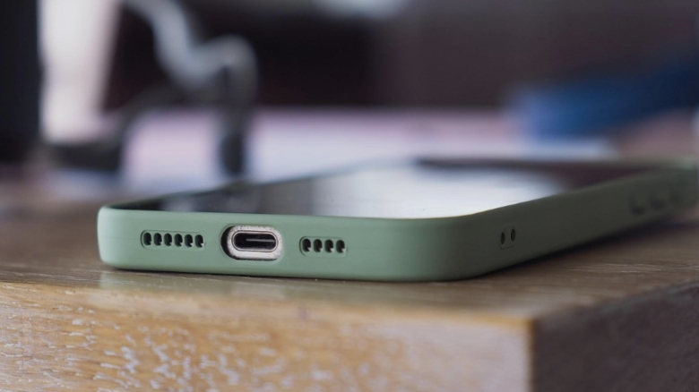 Hoț de telefoane, capturat după ce a golit conturi prin aplicații bancare 1 barbat prins dupa ce a furat un telefon si a accesat aplicatii bancare efectuand retrageri de bani plati si transferuri 68a420760d250