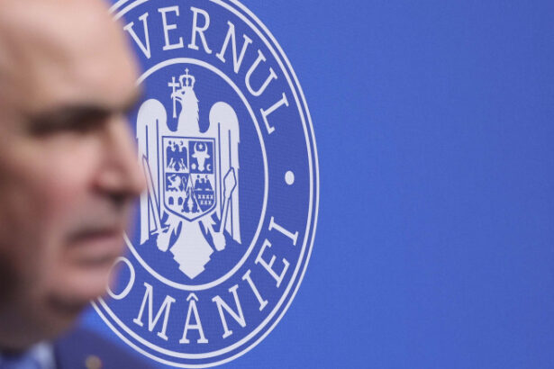 bolojan a cerut de la institutiile din subordinea guvernului situatia cheltuielilor cu sediile si salariile angajatilor 689e3dec0a104