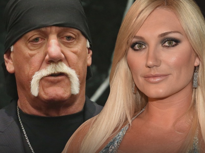brooke hogan visits funeral home prays by hulks body 68af0e3545532