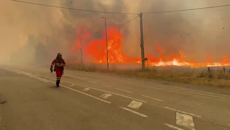 Canicula extremă din sudul Europei: Un „cocktail Molotov” climatic provoacă incendii devastatoare în regiunea mediteraneană 1 canicula record in sudul europei un cocktail molotov climatic alimenteaza incendii uriase in zona mediteraneana 6899ff412f79c