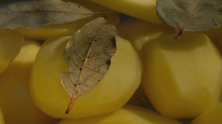 Cât de mult timp să lași cartofii în apă înainte de gătire și care sunt beneficiile acestei metode? 1 cat timp trebuie sa tii cartofii in apa inainte sa i gatesti si de ce e recomandat sa faci asta 68a8d26f2695b