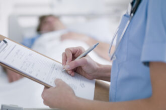 ce servicii medicale se acorda gratuit pacientilor neasigurati prin spitalizarea de o zi cum se calculeaza tariful extra de internare 6892df6ef27ee