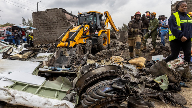 Tragedie în Nairobi: Un avion s-a prăbușit în cartier, provocând moartea a cel puțin șase persoane 1 cel putin sase morti dupa ce un avion s a prabusit intr o zona de case de la periferia orasului nairobi kenya 6894e68e4d45d