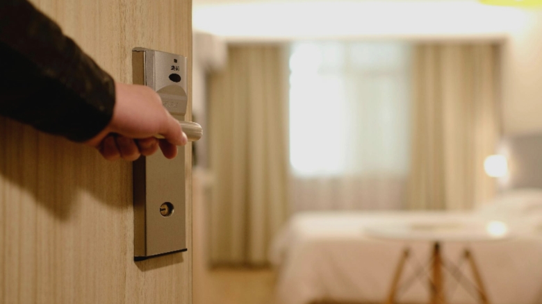 Locurile insalubre din hoteluri: Ghid pentru o ședere curată! 1 cele mai murdare locuri din camera de hotel cum le poti evita 68a7648fc6fce