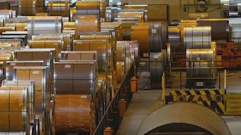 Combinatul din Hunedoara afectează sute de muncitori, trimițându-i în căutarea unui nou loc de muncă 1 combinatul din hunedoara trimite sute de angajati in somaj 68b30ec406726