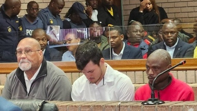 Ororile din Africa de Sud: un muncitor alb recunoaște că a hrănit porcii cu trupurile a două femei de culoare ucise pe o fermă 1 crimele care au infuriat africa de sud un muncitor alb admite ca a hranit porcii cu cadavrele a doua femei de culoare ucise la o ferma 6890dd56ca23f