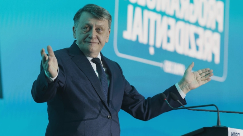 Crin Antonescu: „Ponta, Ghiță și alți securiști de duzină nu mai au relevanță. Colaborarea cu Nicușor Dan s-a transformat într-o parodie.” 1 crin antonescu ponta ghita si alti securisti din opereta nu prea mai conteaza cu nicusor dan am esuat in caricatura 68a986ab05c63