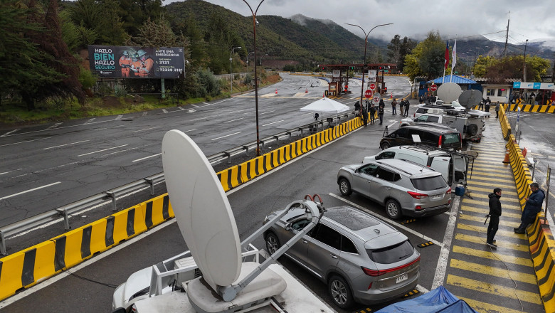 Operațiune de urgență pentru salvarea minerilor surprinși de prăbușirea unei mine în Chile, un deces confirmat 1 cursa contracronometru pentru salvarea muncitorilor dupa ce o mina s a prabusit in chile o persoana gasita decedata 688f32a507e8e