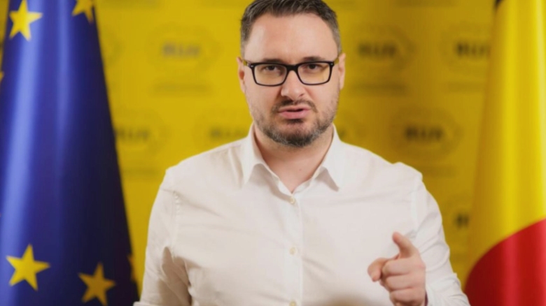 Dan Tănasă: „Voi continua să contest intențiile autorităților de a transforma România într-o sursă de muncă ieftină.” 1 dan tanasa nu voi inceta sa denunt planurile guvernantilor de a transforma romania intr o colonie de forta de munca ieftina 68b0220bc75fc