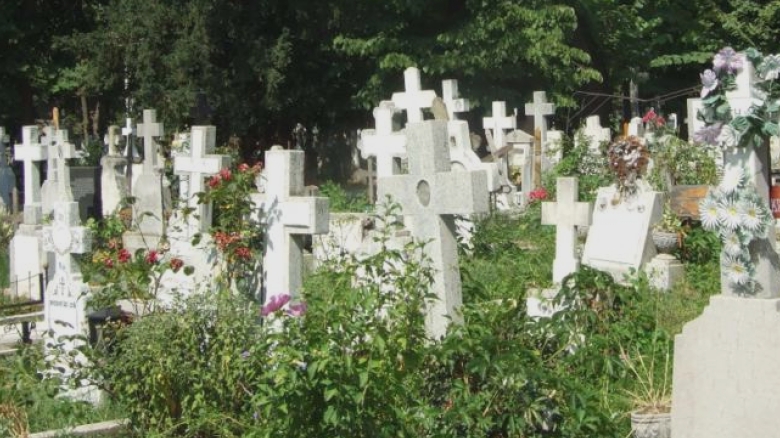 O descoperire tulburătoare în cimitirul din Giurgiu: un bărbat a fost găsit împușcat 1 descoperire socanta intr un cimitir din judetul giurgiu un barbat a fost gasit impuscat 68a5f88f2018f