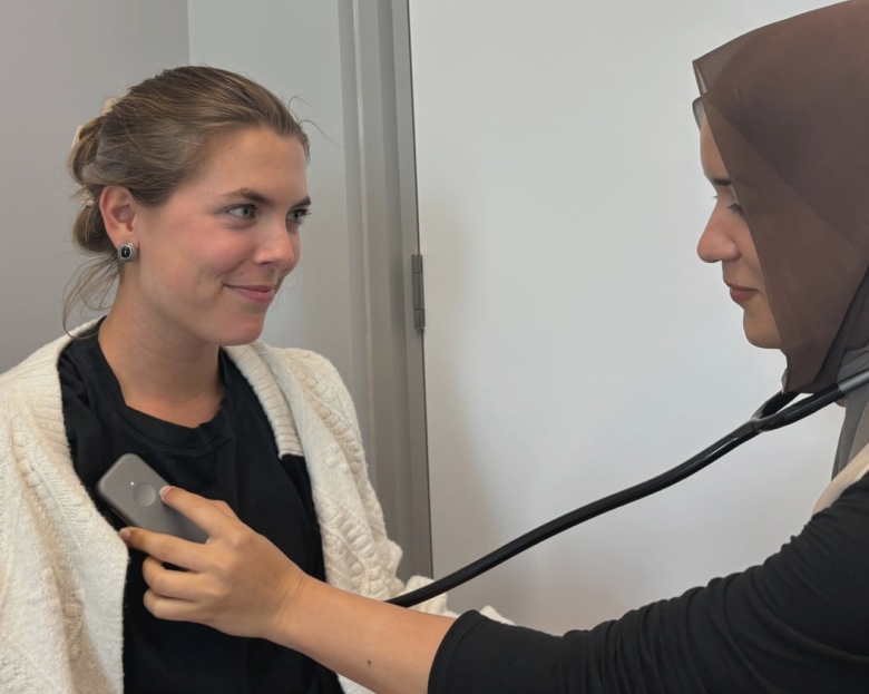 Medici creează un stetoscop inteligent capabil să identifice afecțiuni cardiace grave în doar 15 secunde 1 doctors develop ai stethoscope that can detect major heart conditions in 15 seconds 68b2c5974005b