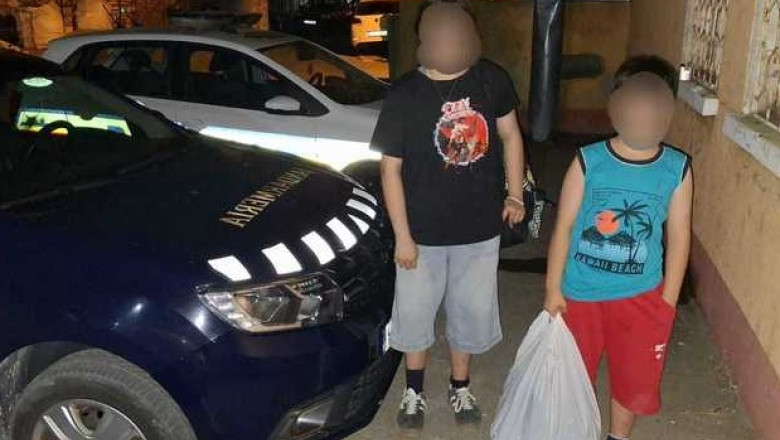 Aventură nocturnă: Doi copii din Mizil pornesc spre casă, iar jandarmii descoperă unde s-au îndreptat 1 doi copii din mizil care nu au mai vrut sa stea in vacanta la bunici au plecat in toiul noptii spre casa unde i au gasit jandarmii 689dfad1e31da