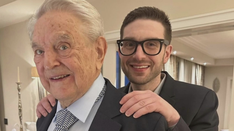 Donald Trump lansează atacuri dure împotriva lui George Soros și a fiului său, formulând acuzații grave la adresa celor doi moguli financiari 1 donald trump a pus tunurile pe george soros si fiul sau acuzatii grele la adresa celor doi miliardari 68af49005b1e6