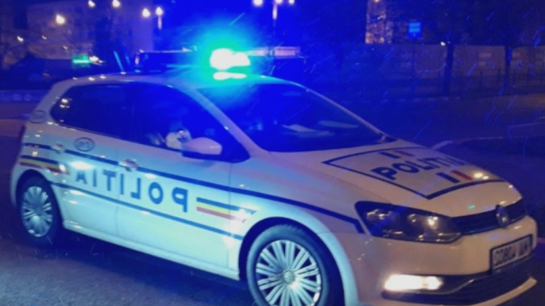 Fuga către libertate: Două tinere salvate dintr-un apartament de sclavie sexuală, proxenetul capturat în Tulcea 1 doua tinere eliberate dintr un apartament unde erau obligate sa se prostitueze presupusul proxenet prins in judetul tulcea 68add8d02db7b