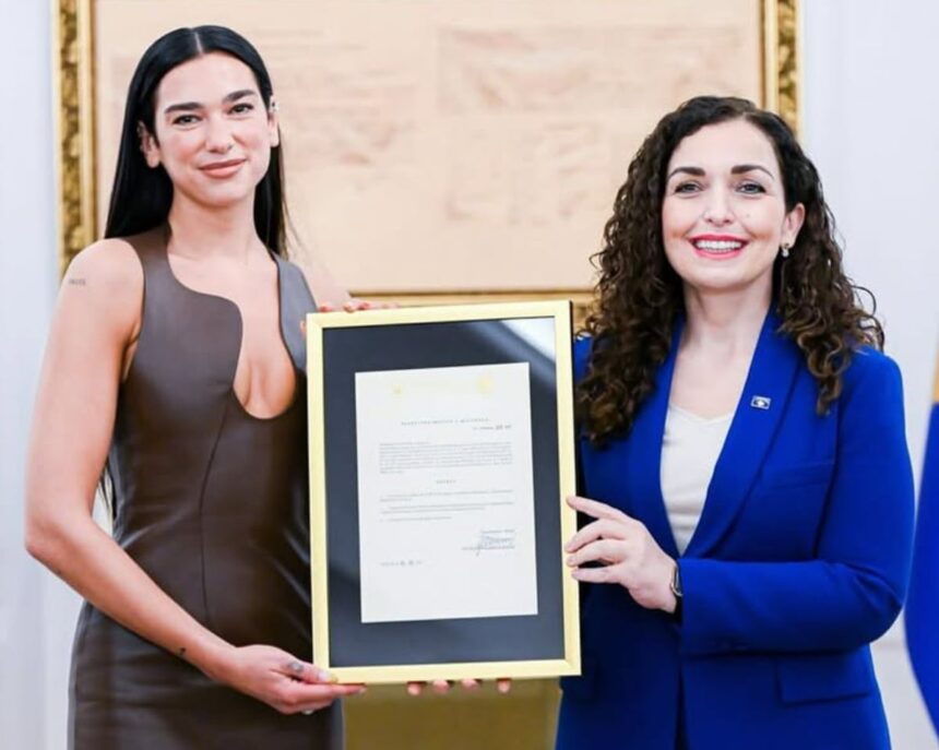 Dua Lipa, recunoscătoare după ce președintele Kosovo i-a oferit cetățenia 1 dua lipa feeling grateful after kosovan president grants her citizenship 688f524c8ae47