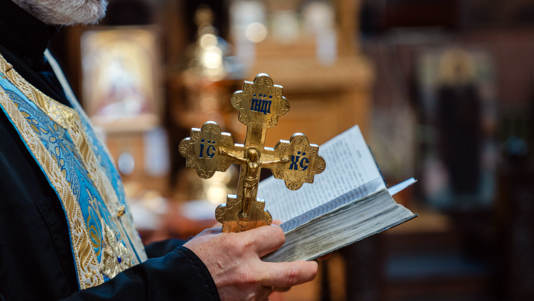 Este potrivit să transmiți „La mulți ani” de Adormirea Maicii Domnului? Sfaturile preotului pentru sărbătoarea Sfintei Maria Mare 1 este corect sa urezi la multi ani pe 15 august de adormirea maicii domnului recomandarile preotului pentru sfanta maria mare 689dadbac2bb3