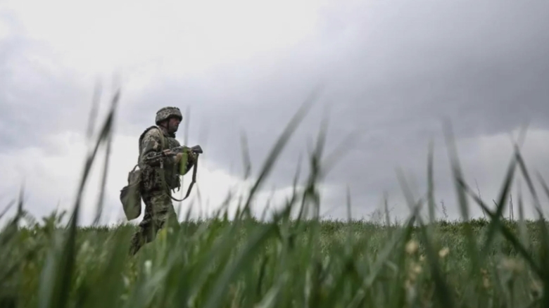 Europenii propun constituirea unei zone de securitate de 40 de kilometri în Ucraina, prevăzând și desfășurarea de trupe NATO în țara vecină 1 europenii vor crearea unei zone tampon de 40 de kilometri in ucraina planul include si trimiterea de trupe nato pe teritoriul tarii vecine 68b28c1f4d649