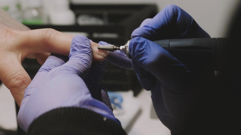 Unghiile false, interzise la școlile de poliție: de la estetică la acuzații de fraudă 1 extensiile de unghii sunt complet interzise la admiterea in scolile de politie cum ajunge un detaliu estetic sa fie catalogat drept frauda 68a44ec3ab106