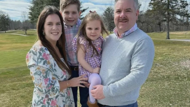 familie distrusa o femeie de 34 de ani si a impuscat mortal sotul si cei doi copii din cauza unui videoclip 68a72fa9a11b3