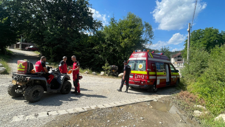 Fată atacată de câini în munții Brașovului. Recomandarea salvamontiștilor: Fiți prudenți în preajma câinilor de stână 1 fata muscata de caini in zona montana din brasov avertismentul salvamontistilor atentie la cainii de stana 6896c859f13ac