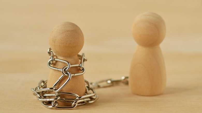 „Dorința unei fiice: să fi avut o copilărie fericită, fără un tată violent, nu într-o familie plină de certuri.” 1 fiica unui barbat violent mi as fi dorit din toata inima sa cresc mai bine fara tata decat intr o familie distrusa cu scandaluri 689b974ed20d4