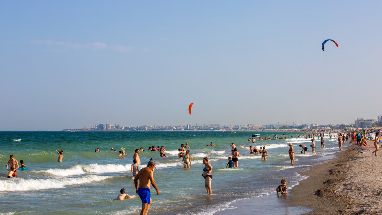 Fetița de 9 ani din Dâmbovița, dispărută pe plaja din Năvodari, a fost descoperită în siguranță 1 foto fetita de 9 ani din judetul dambovita care disparuse de pe o plaja din navodari a fost gasita 689758c379d9e