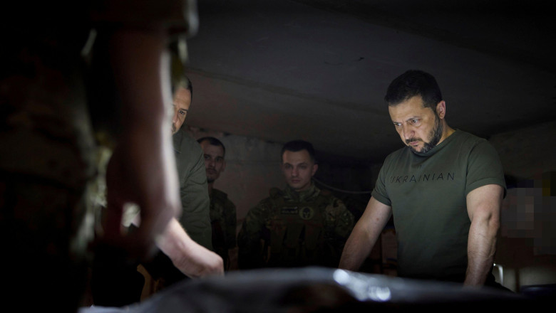 Zelenski, în mijlocul soldaților din Harkov: declarații despre „mercenarii” din China și Pakistan care se alătură Rusiei 1 foto zelenski vizita intr o tabara militara din harkov ce spune despre mercenarii chinezi si pakistanezi care lupta de partea rusiei 6891168ada39c