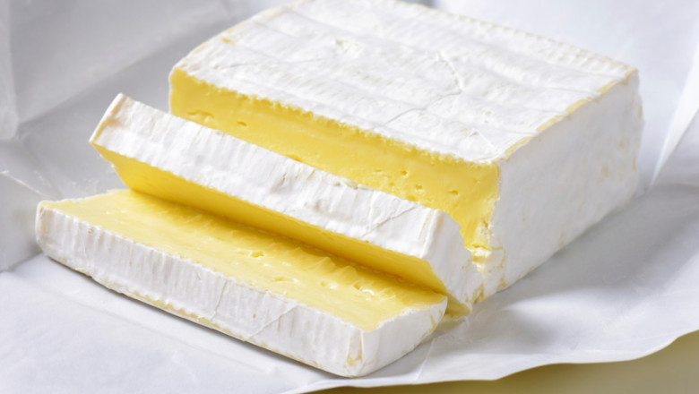 Franța suspendă distribuția unor brânzeturi cu mucegai alb, după ce două persoane și-au pierdut viața din cauza consumului acestora 1 franta retrage mai multe tipuri de branzeturi cu mucegai alb dupa ce doua persoane au murit in urma consumului 689cd7d4656d4