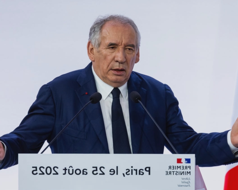 Premierul Franței se pregătește pentru o confruntare riscantă în votul de încredere 1 french prime minister to face potential ousting in high stakes confidence vote 68acbba69880b