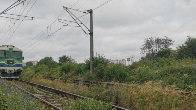 Furtuna a lăsat în urmă distrugeri în județul Ilfov. Traficul feroviar între Buftea și Periș a fost perturbat de vijelie 1 furtuna a facut prapad in judetul ilfov trafic feroviar afectat intre buftea si peris din cauza vijeliei 68a8c08b0de92