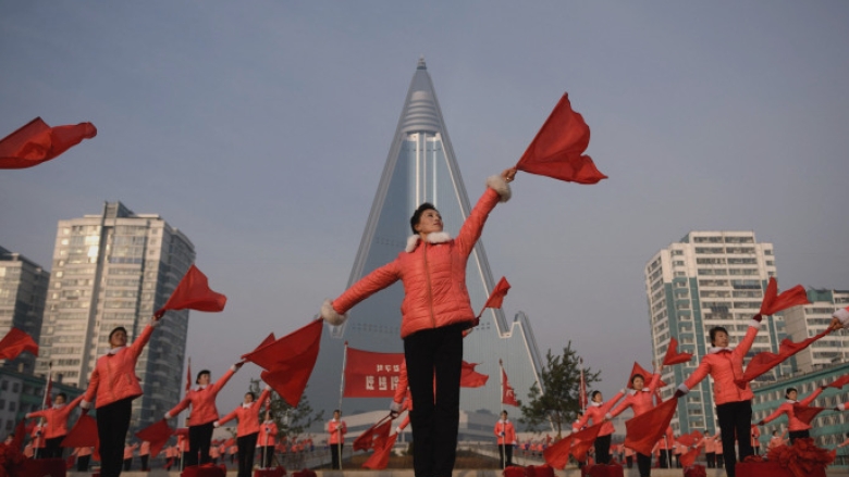 „Hotelul Pierzaniei: Povestea celei mai înalte clădiri din Coreea de Nord, rămasă fără oaspeți.” 1 galerie foto cea mai inalta cladire din coreea de nord este un hotel abandonat care nu a avut niciun client povestea hotelului pierzaniei 689f687742bb9