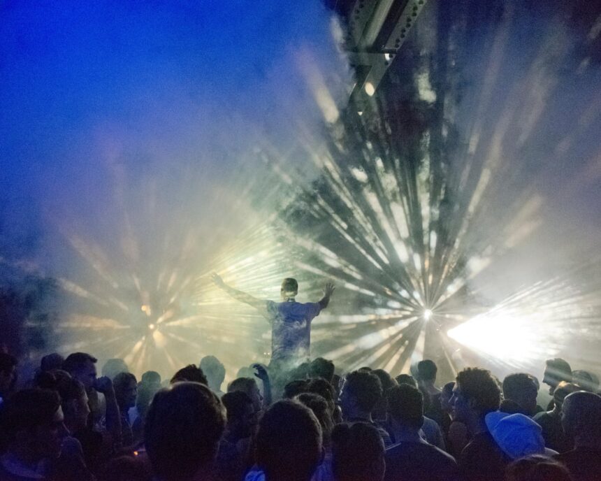 Cel mai mare și vechi club de noapte gay din Germania intră în faliment 1 germanys oldest and biggest gay nightclub declares bankruptcy 688e8dc06bfb9